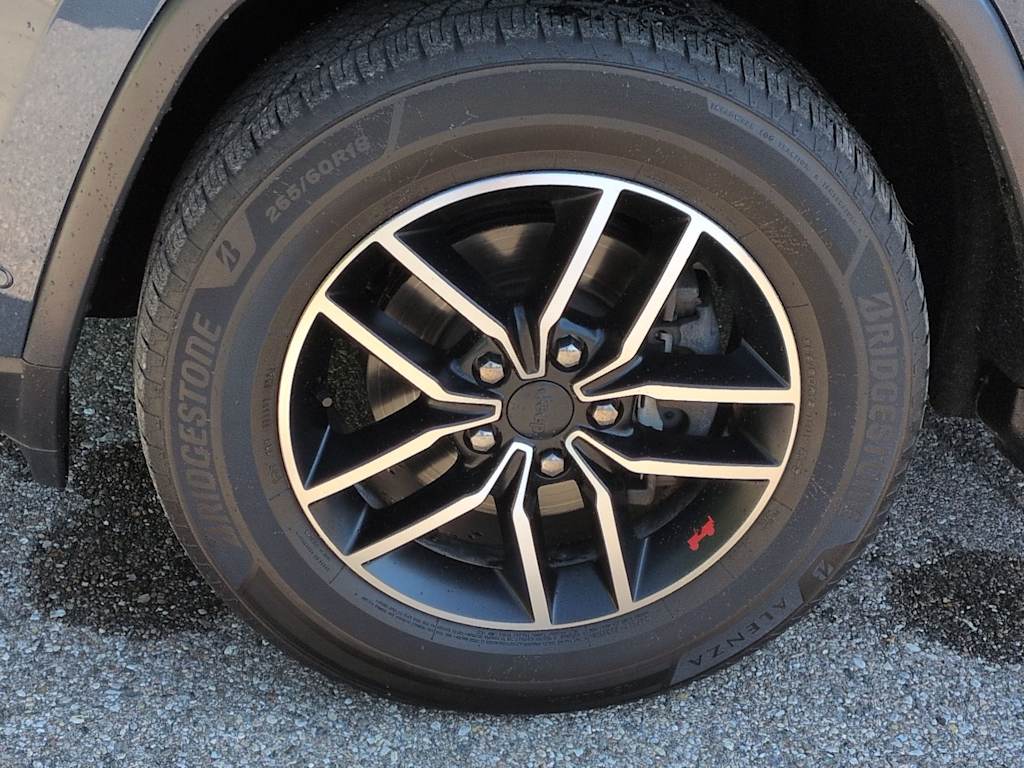 Thumbnail: 2020 Jeep Grand Cherokee - 8