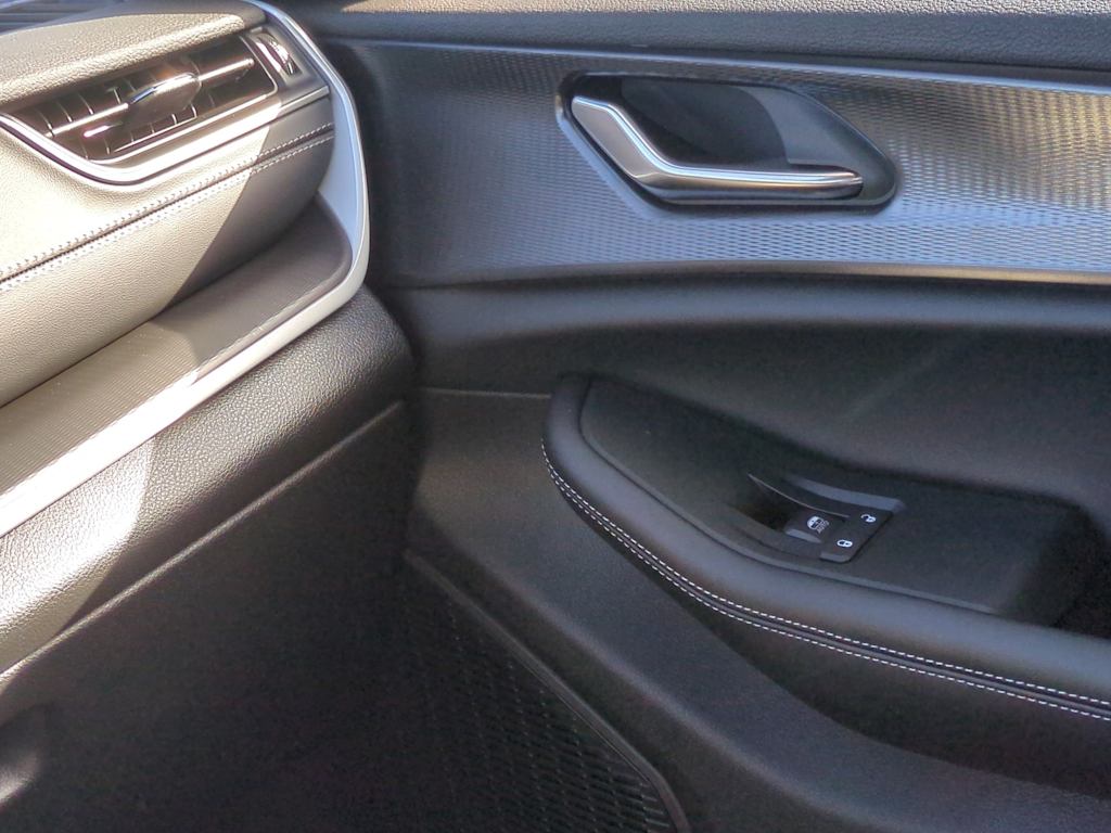 Thumbnail: 2025 Jeep Grand Cherokee - 35