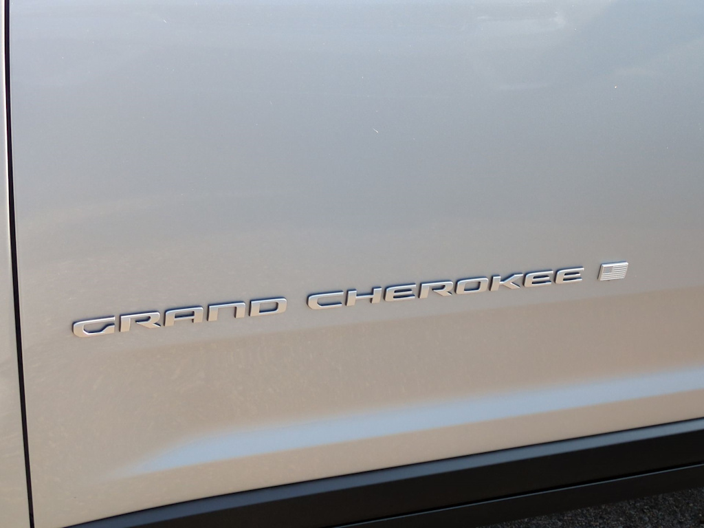 Thumbnail: 2025 Jeep Grand Cherokee - 24