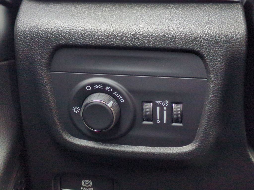 Thumbnail: 2025 Jeep Grand Cherokee - 36