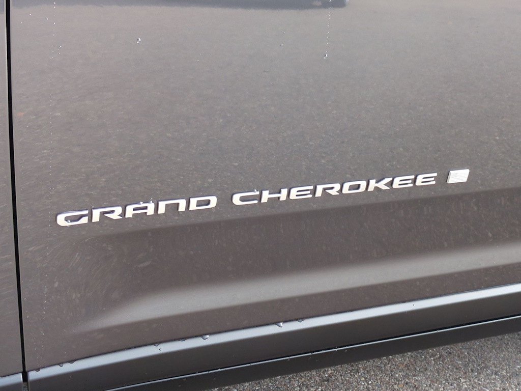 Thumbnail: 2025 Jeep Grand Cherokee - 23