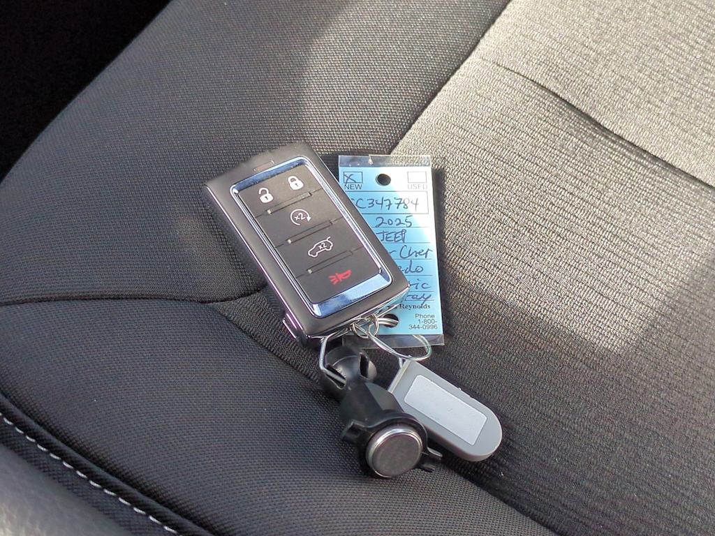 Thumbnail: 2025 Jeep Grand Cherokee - 15