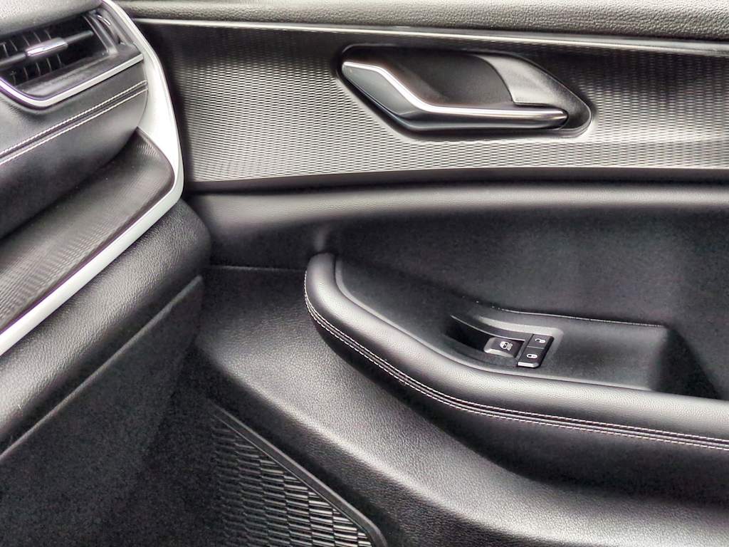 Thumbnail: 2024 Jeep Grand Cherokee - 37