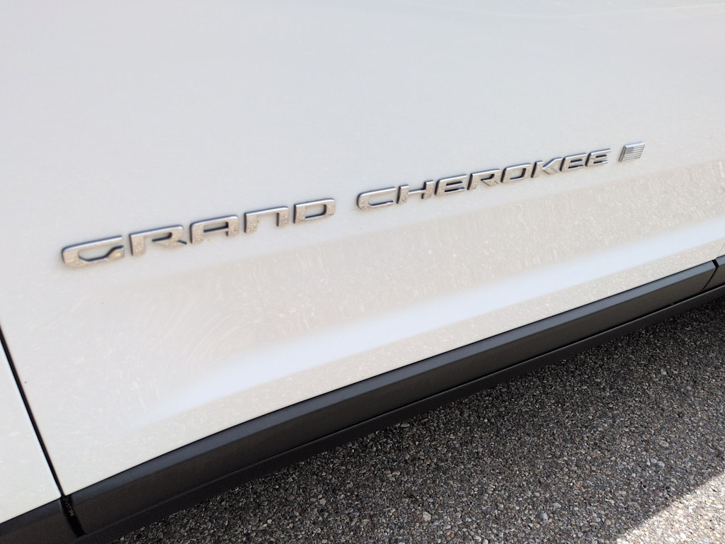 Thumbnail: 2023 Jeep Grand Cherokee - 24