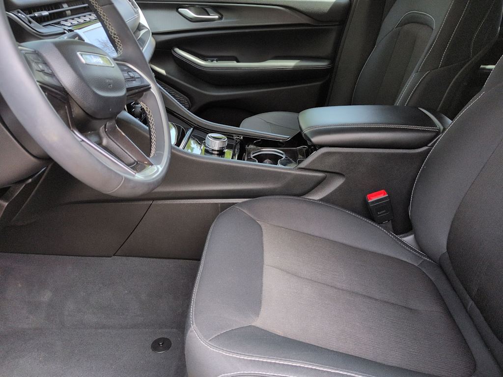 Thumbnail: 2023 Jeep Grand Cherokee - 11