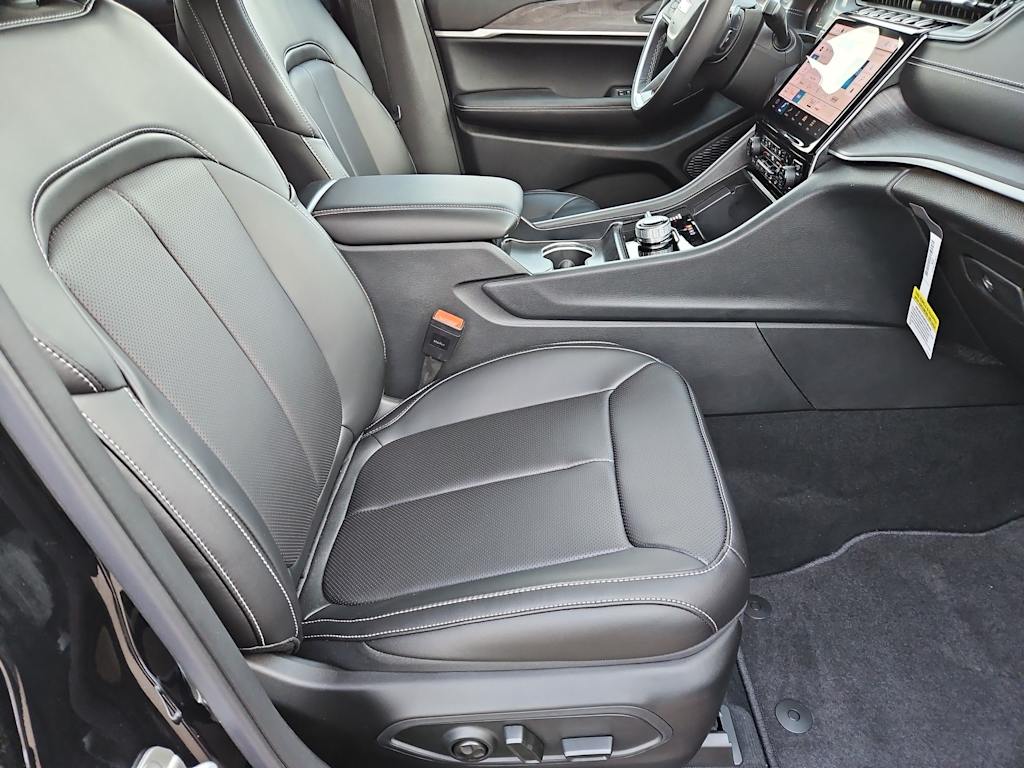 Thumbnail: 2025 Jeep Grand Cherokee - 12