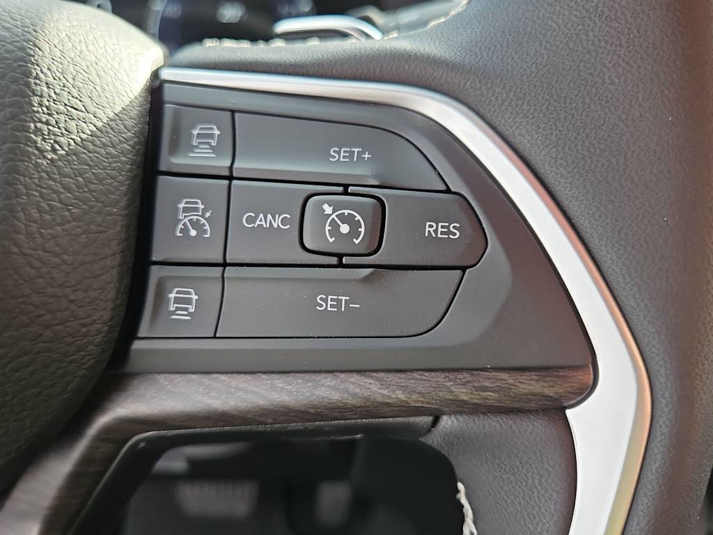 Thumbnail: 2025 Jeep Grand Cherokee - 34