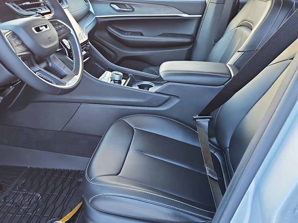 Thumbnail: 2025 Jeep Grand Cherokee - 11