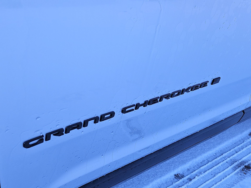 Thumbnail: 2025 Jeep Grand Cherokee - 32