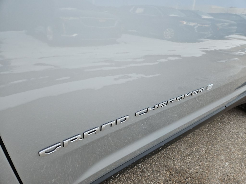 Thumbnail: 2025 Jeep Grand Cherokee - 32