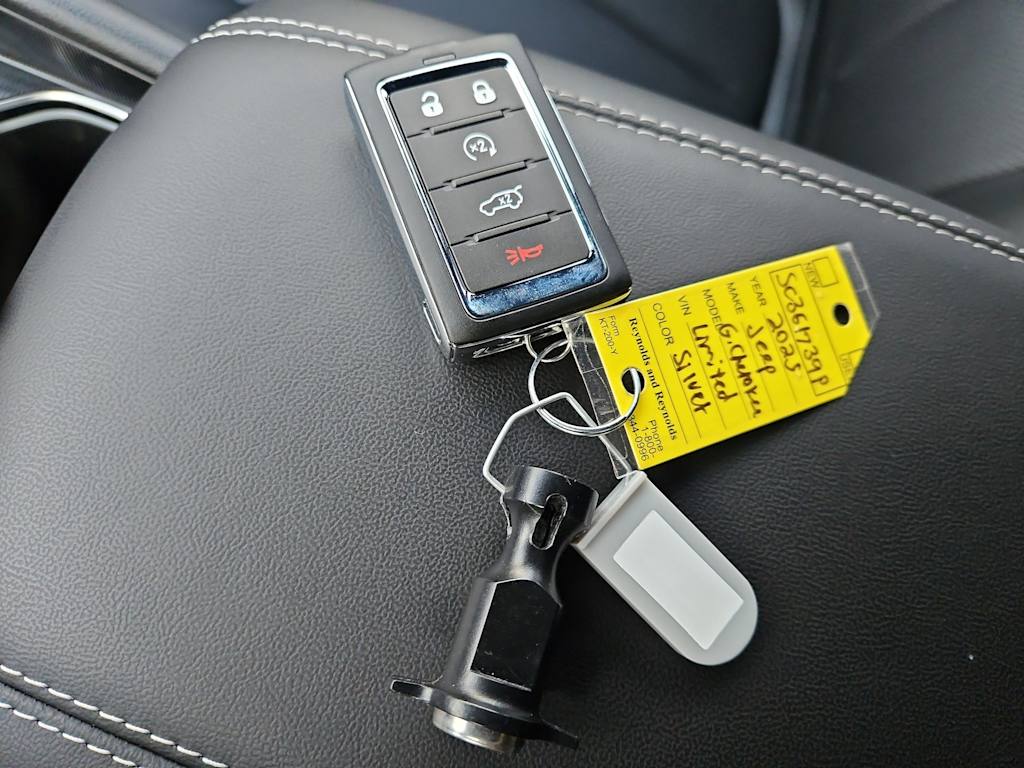 Thumbnail: 2025 Jeep Grand Cherokee - 18