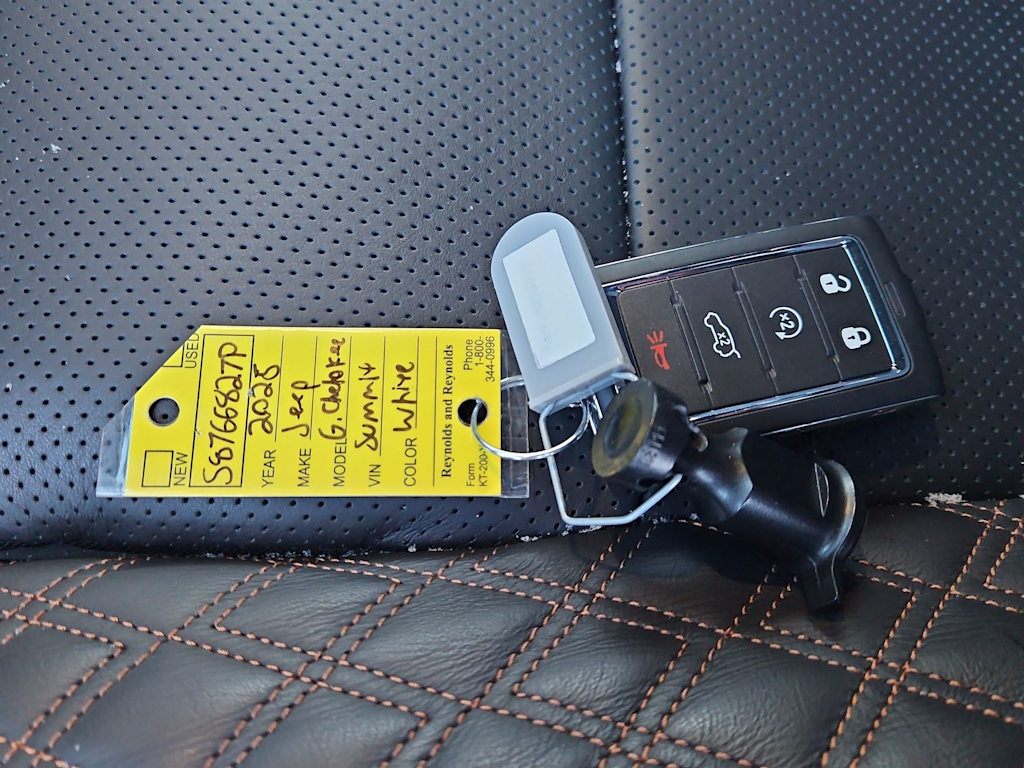 Thumbnail: 2025 Jeep Grand Cherokee L - 16