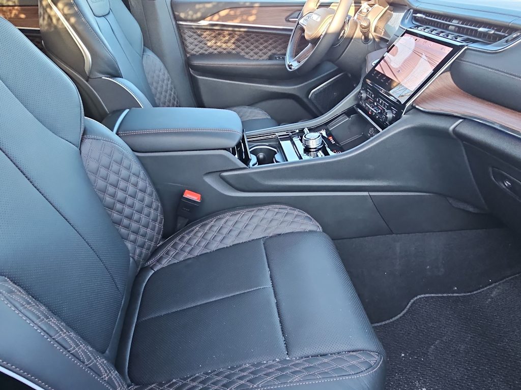 Thumbnail: 2025 Jeep Grand Cherokee L - 33