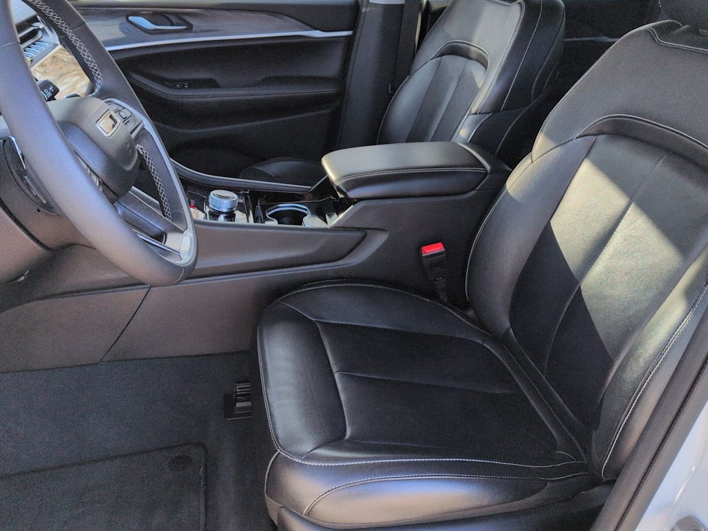 Thumbnail: 2022 Jeep Grand Cherokee - 11