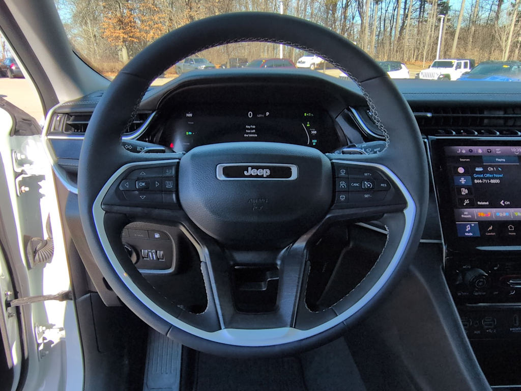 Thumbnail: 2022 Jeep Grand Cherokee - 14