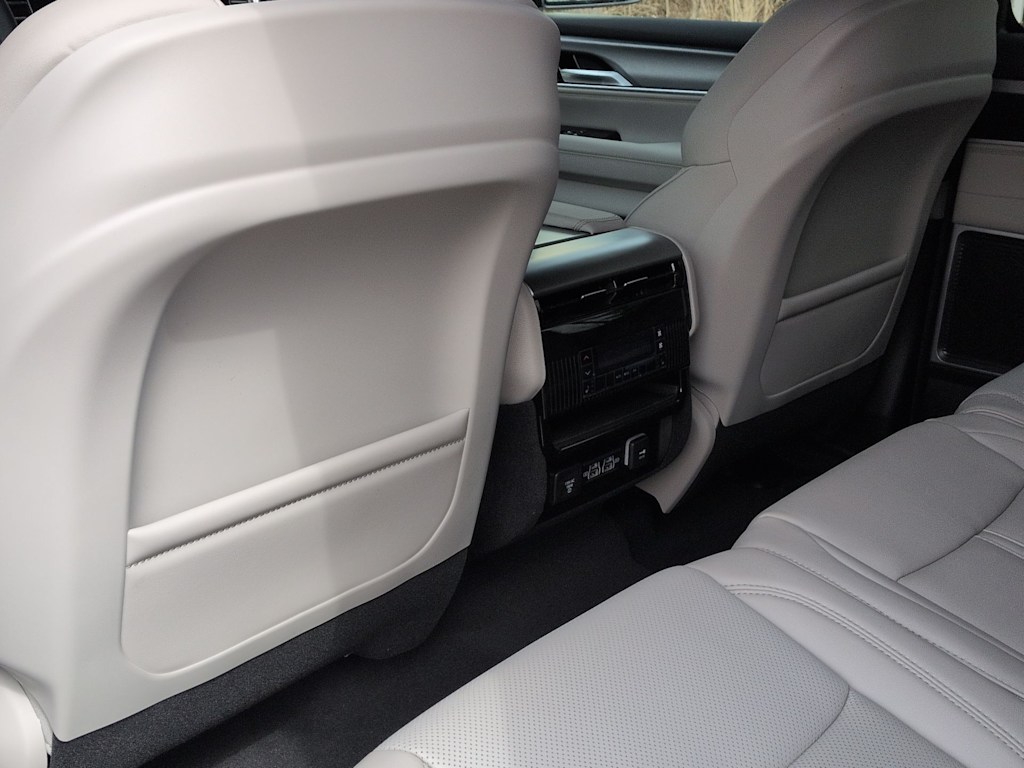 Thumbnail: 2025 Jeep Wagoneer - 25