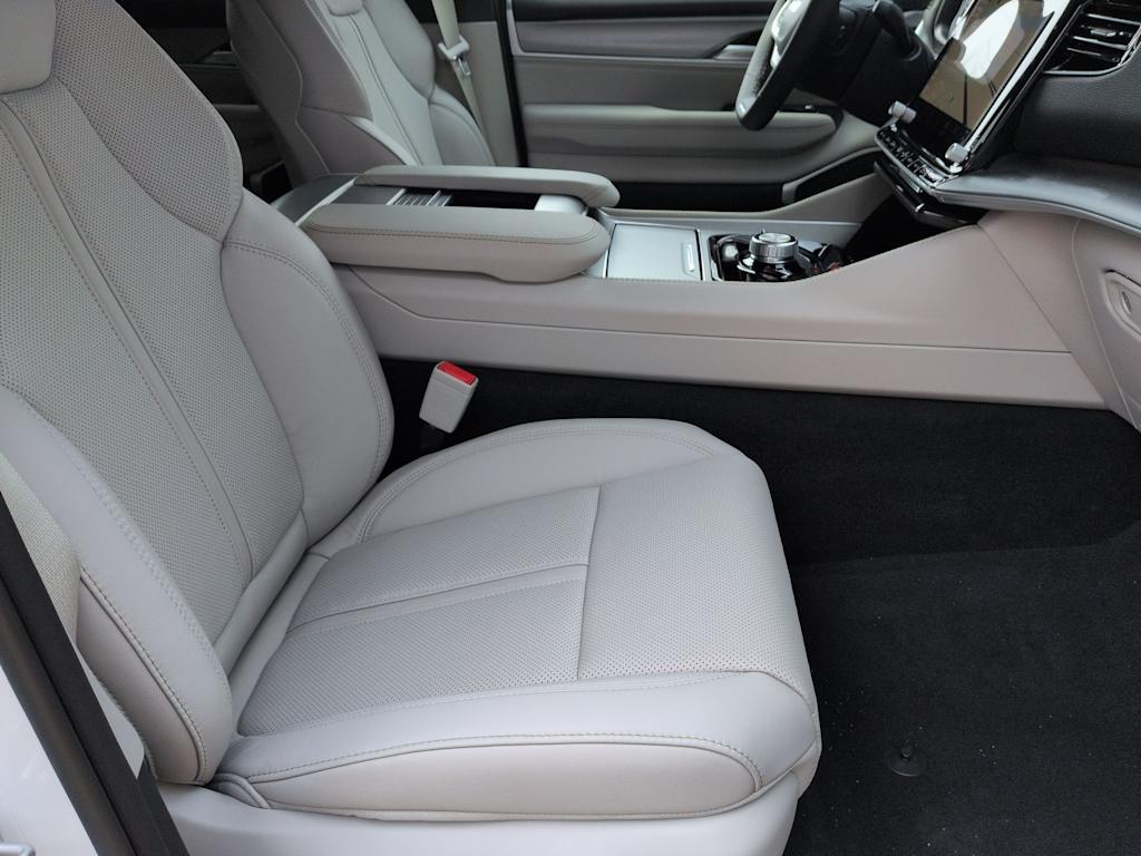 Thumbnail: 2025 Jeep Wagoneer - 11