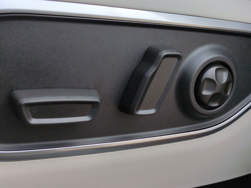 Thumbnail: 2025 Jeep Wagoneer - 24