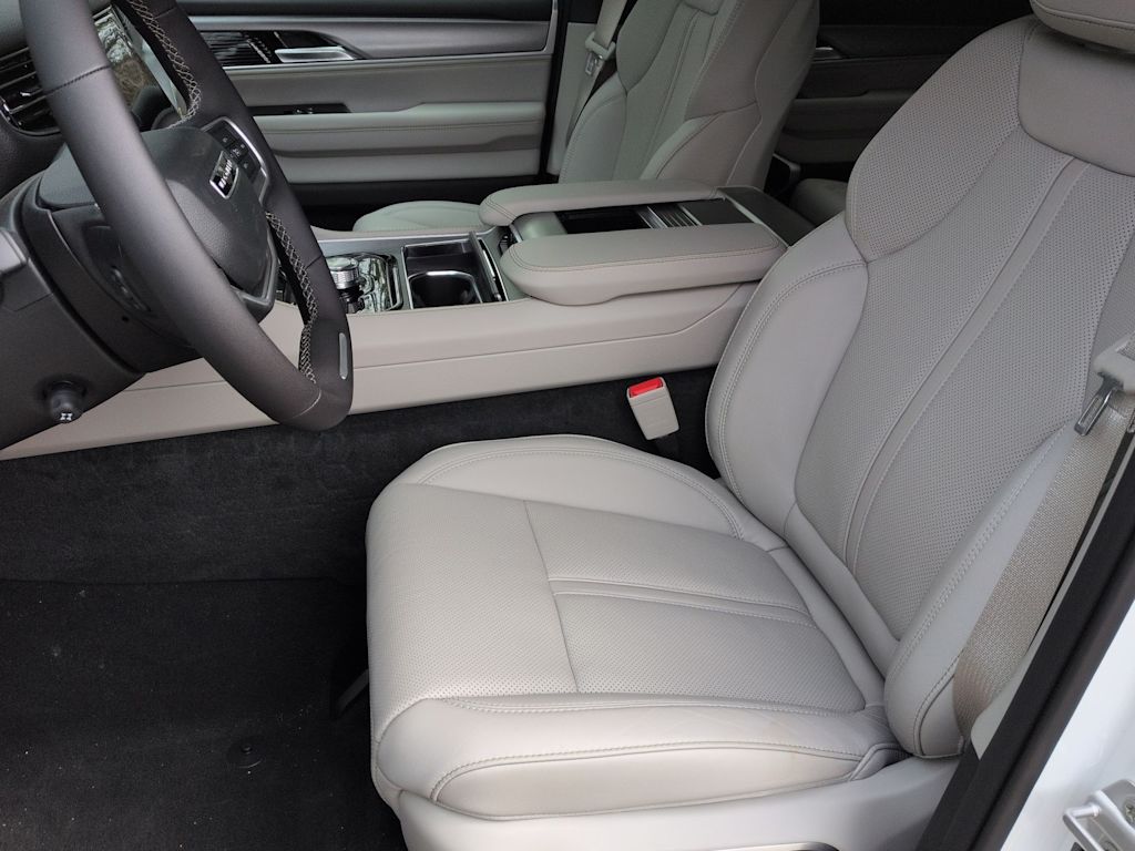 Thumbnail: 2025 Jeep Wagoneer - 10