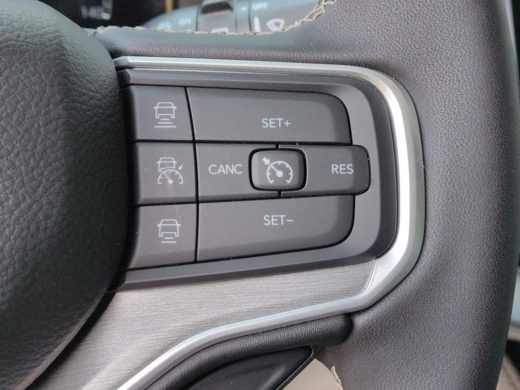 Thumbnail: 2025 Jeep Wagoneer - 28