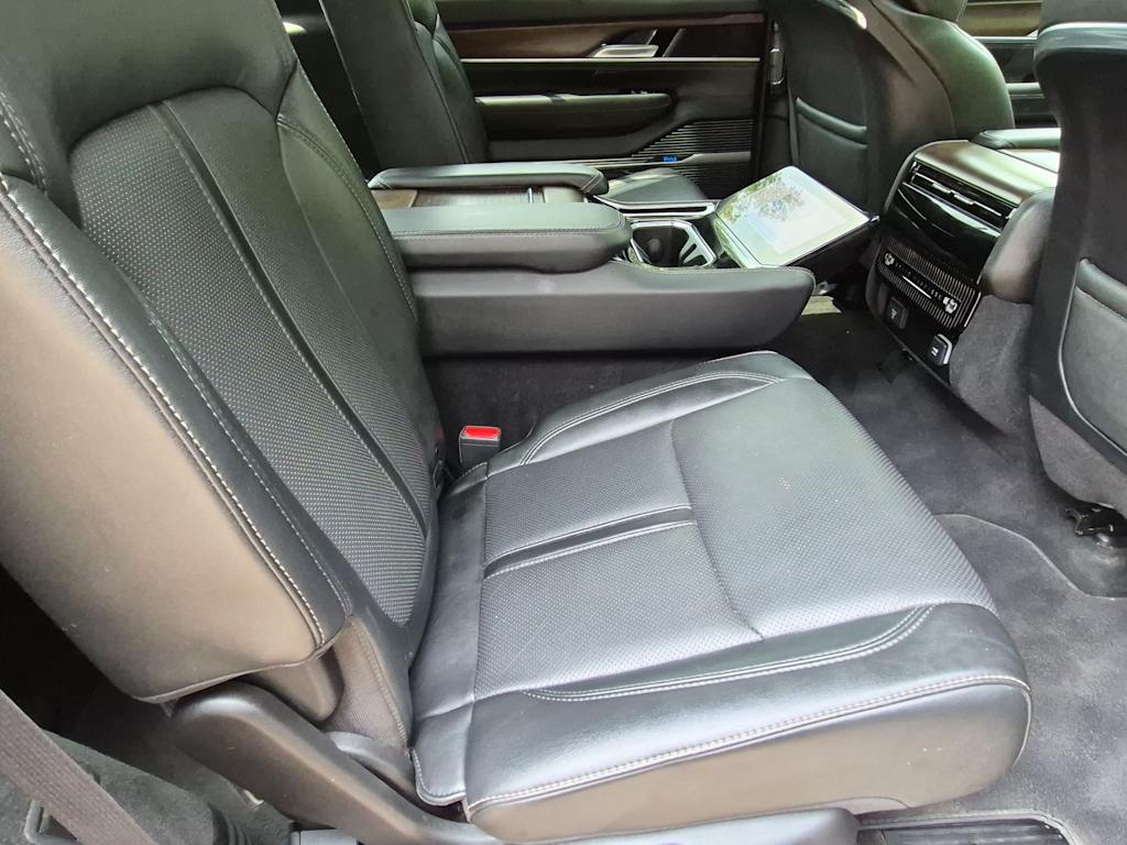 Thumbnail: 2022 Jeep Grand Wagoneer - 28