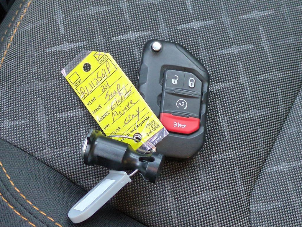 Thumbnail: 2024 Jeep Gladiator - 16