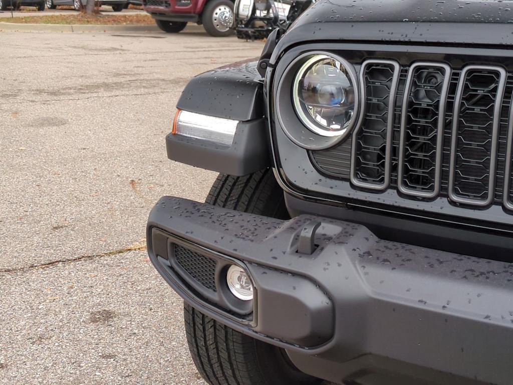 Thumbnail: 2025 Jeep Gladiator - 7