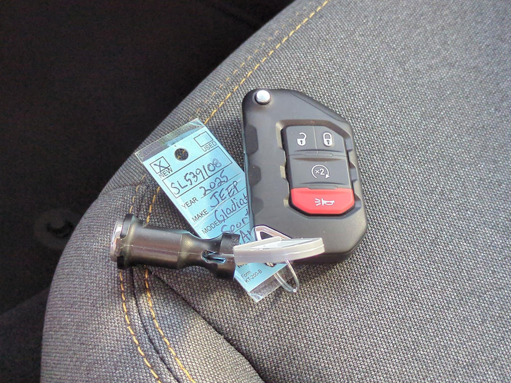 Thumbnail: 2025 Jeep Gladiator - 19