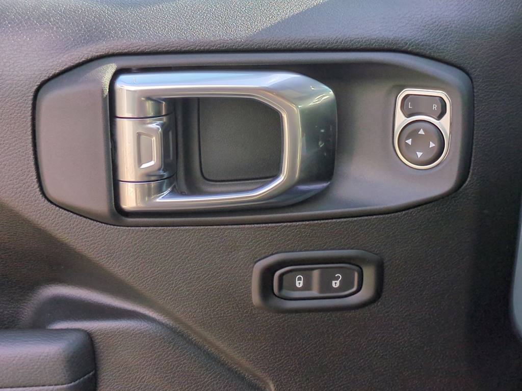 Thumbnail: 2025 Jeep Gladiator - 37