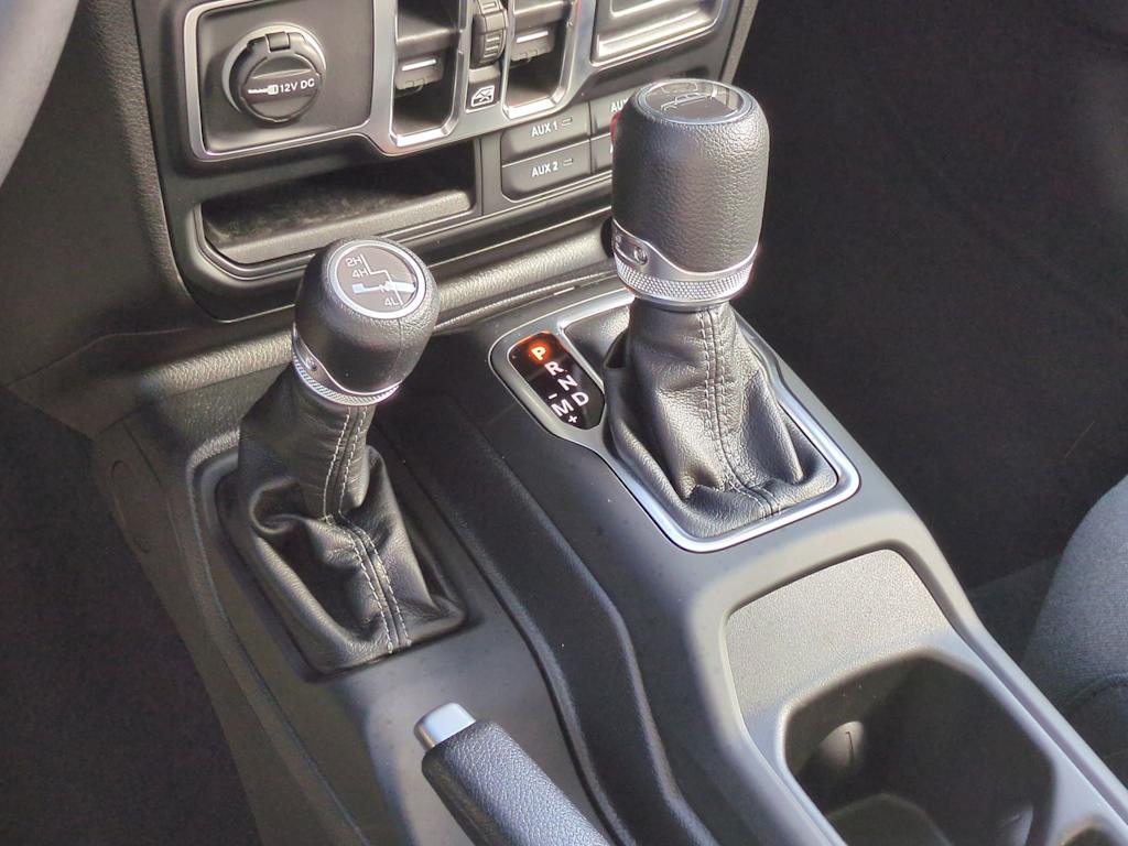 Thumbnail: 2025 Jeep Gladiator - 16