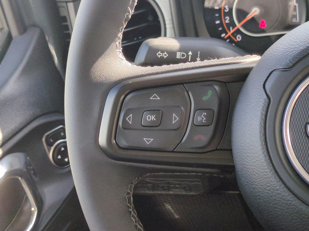 Thumbnail: 2025 Jeep Gladiator - 29