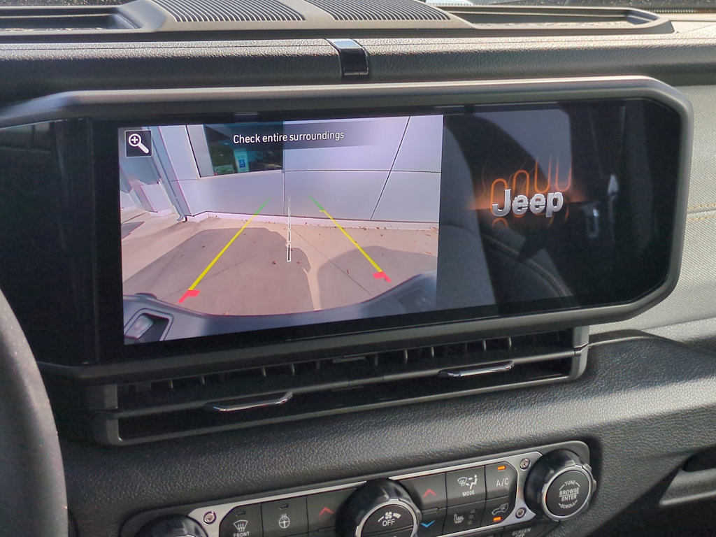 Thumbnail: 2025 Jeep Gladiator - 32