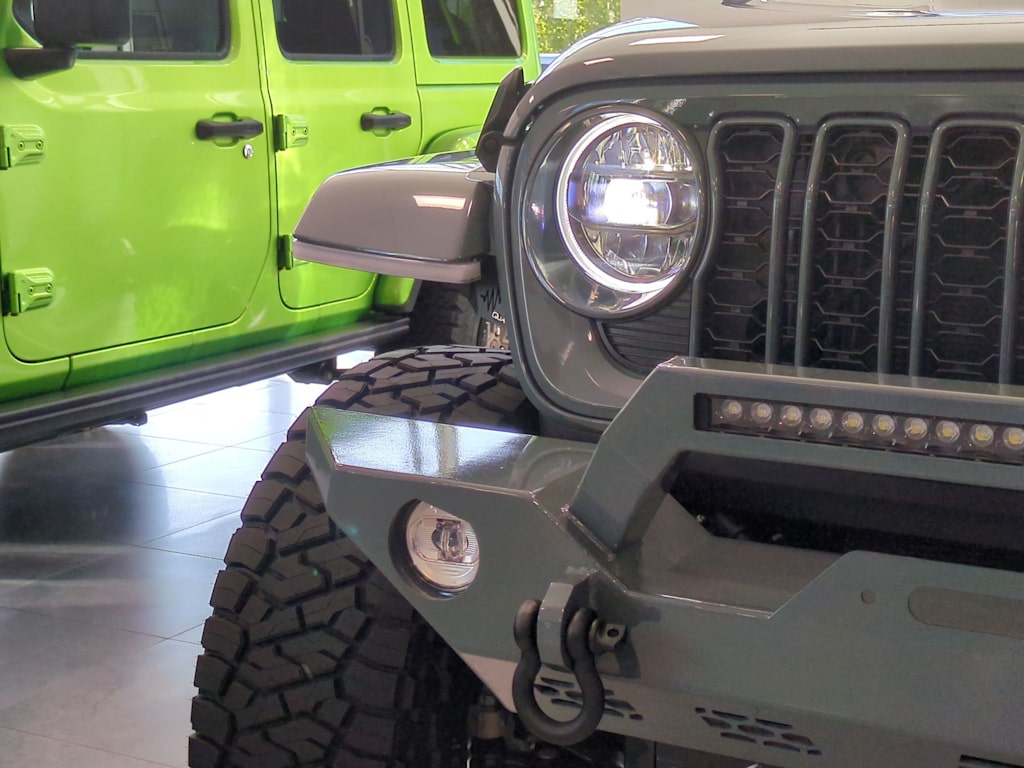 Thumbnail: 2025 Jeep Gladiator - 17