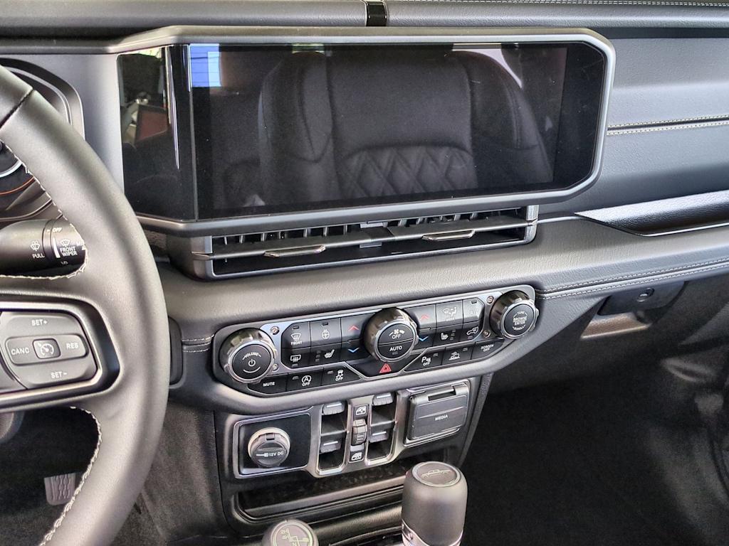 Thumbnail: 2025 Jeep Gladiator - 13