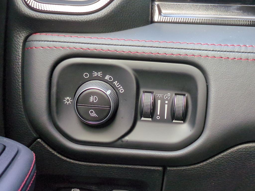 Thumbnail: 2026 RAM 1500 - 33