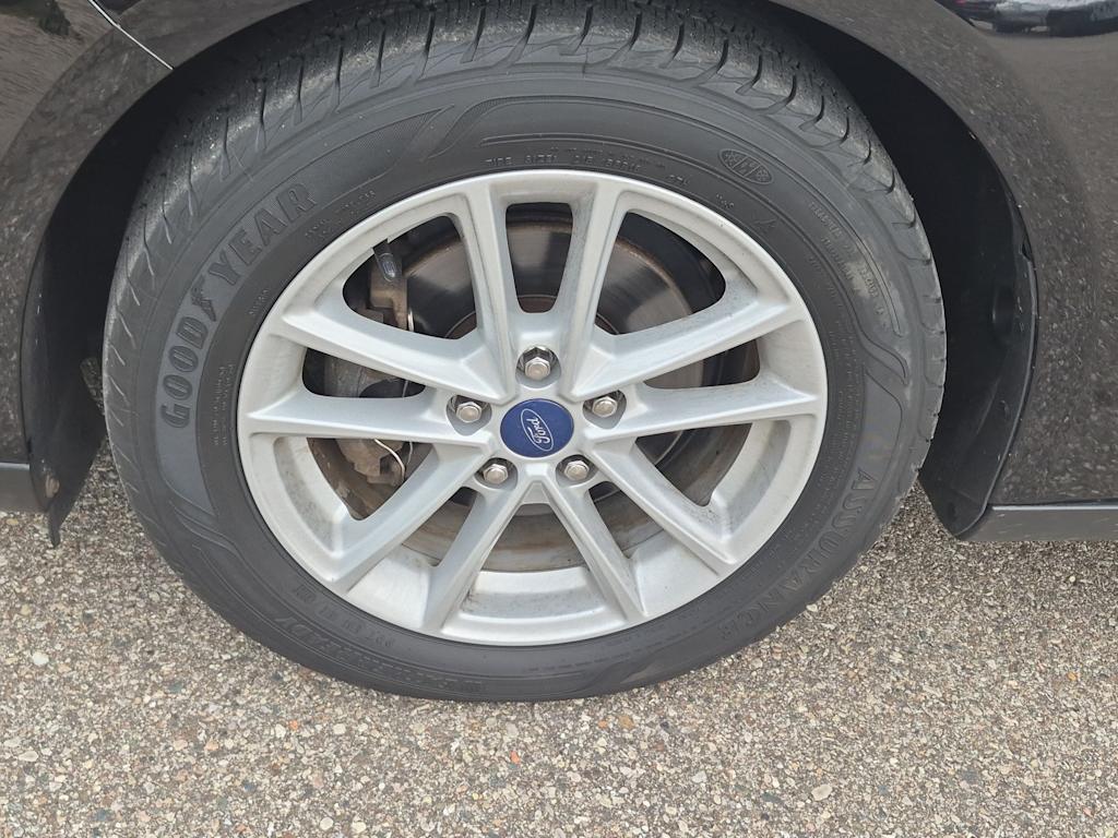 Thumbnail: 2017 Ford Focus - 8