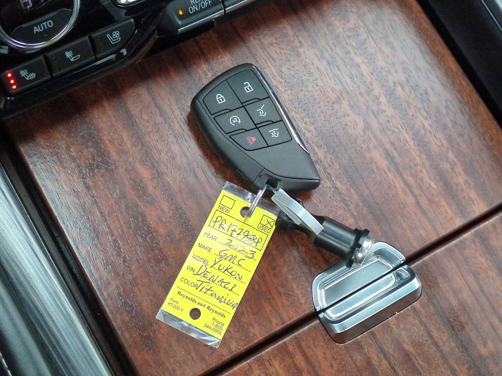 Thumbnail: 2023 GMC Yukon - 17