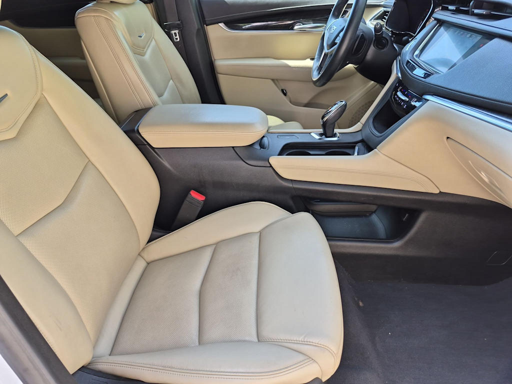 Thumbnail: 2017 Cadillac XT5 - 12