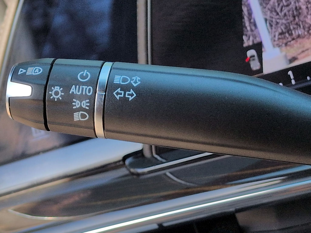 Thumbnail: 2023 Cadillac Escalade - 32