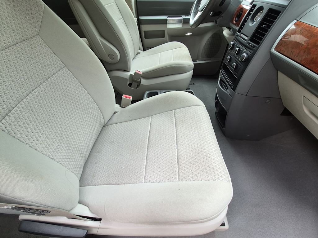 Thumbnail: 2008 Chrysler Town & Country - 27