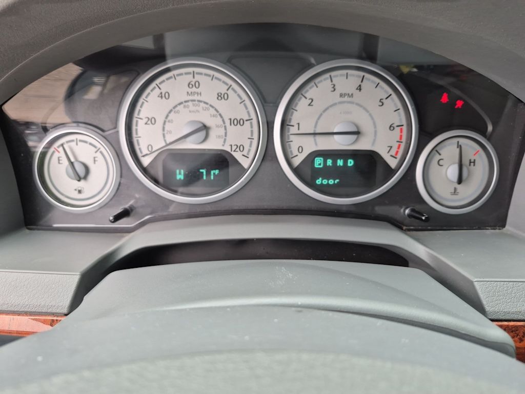 Thumbnail: 2008 Chrysler Town & Country - 15