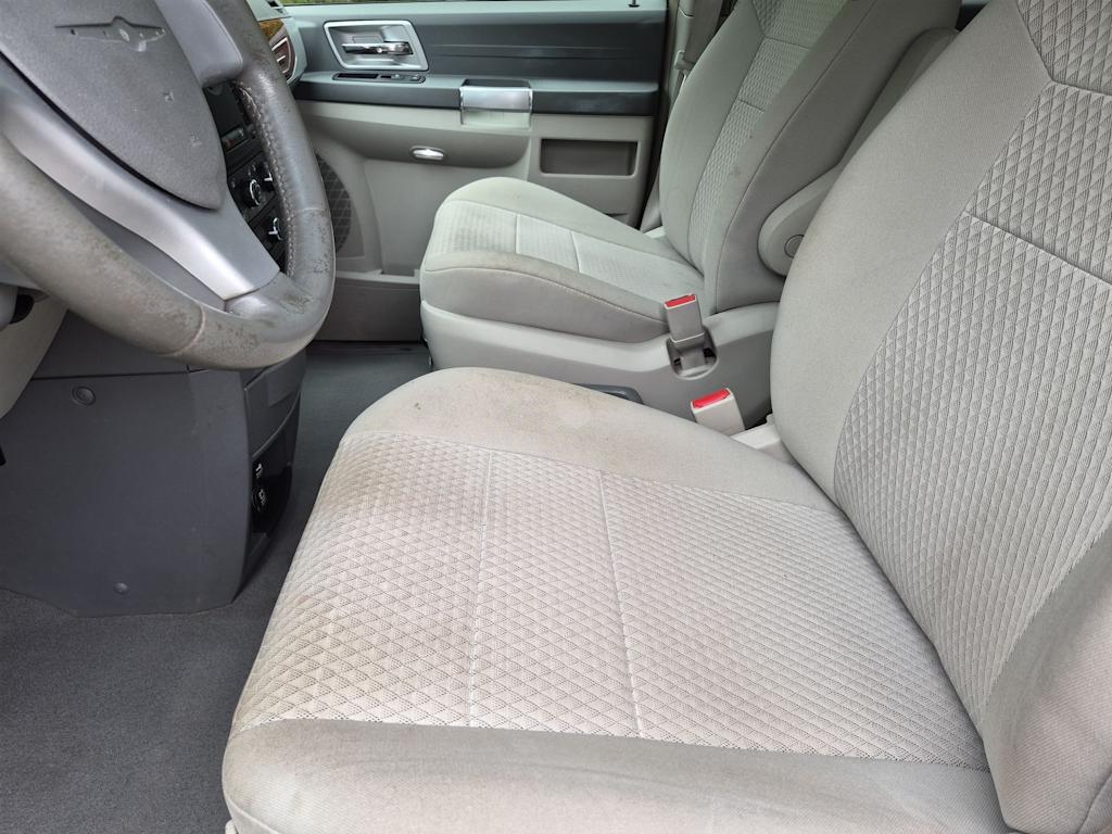 Thumbnail: 2008 Chrysler Town & Country - 11