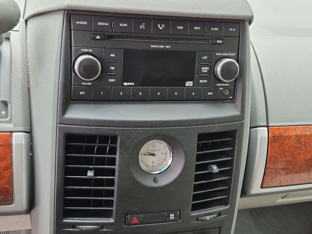Thumbnail: 2008 Chrysler Town & Country - 13