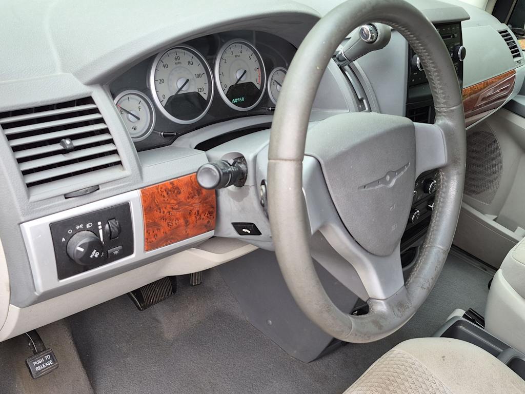Thumbnail: 2008 Chrysler Town & Country - 10