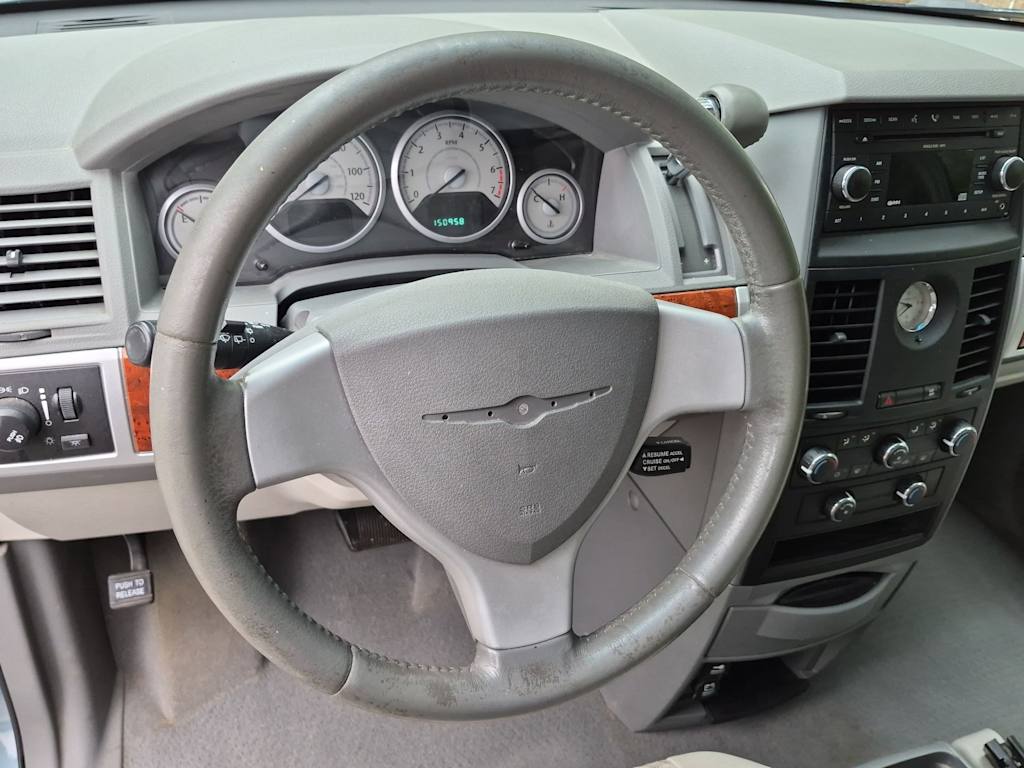 Thumbnail: 2008 Chrysler Town & Country - 9