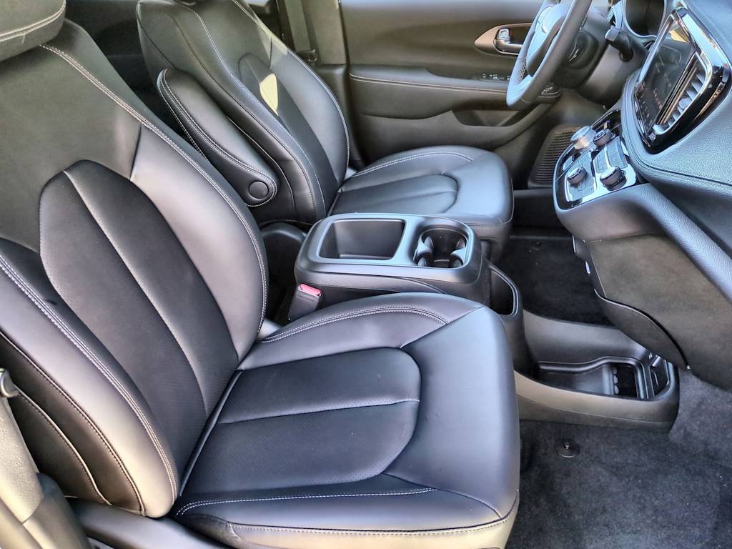 Thumbnail: 2026 Chrysler Pacifica - 26