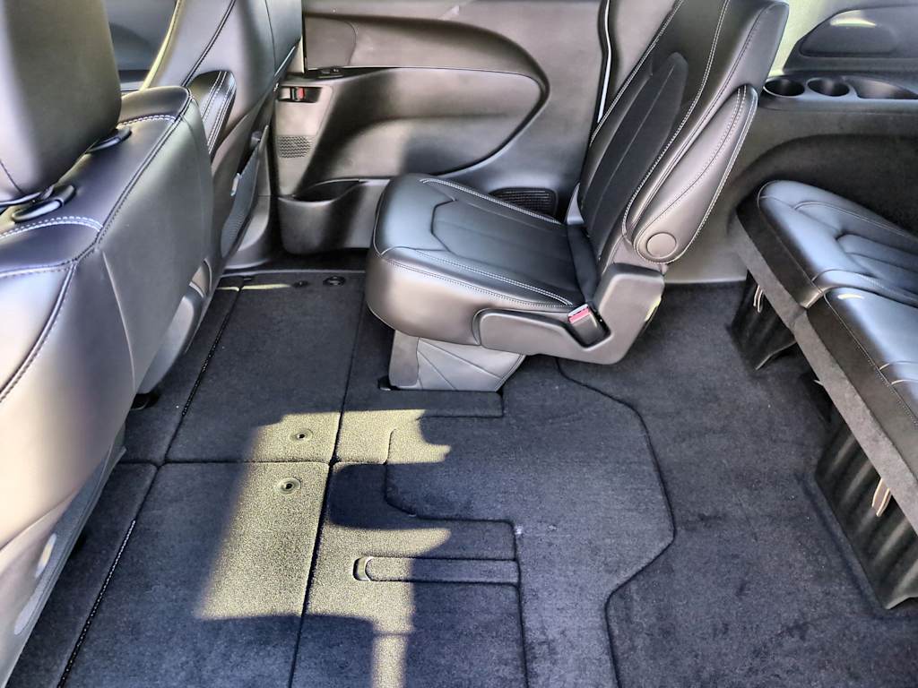 Thumbnail: 2026 Chrysler Pacifica - 11