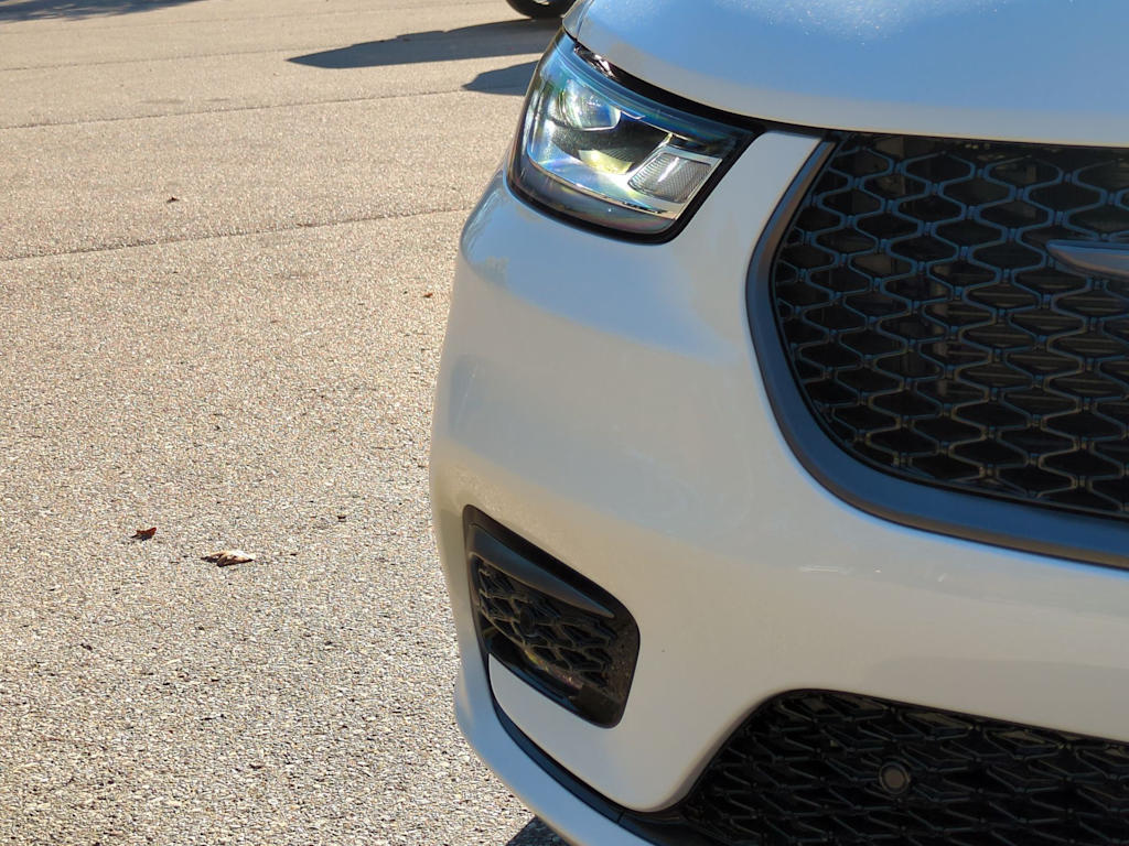 Thumbnail: 2026 Chrysler Pacifica - 7