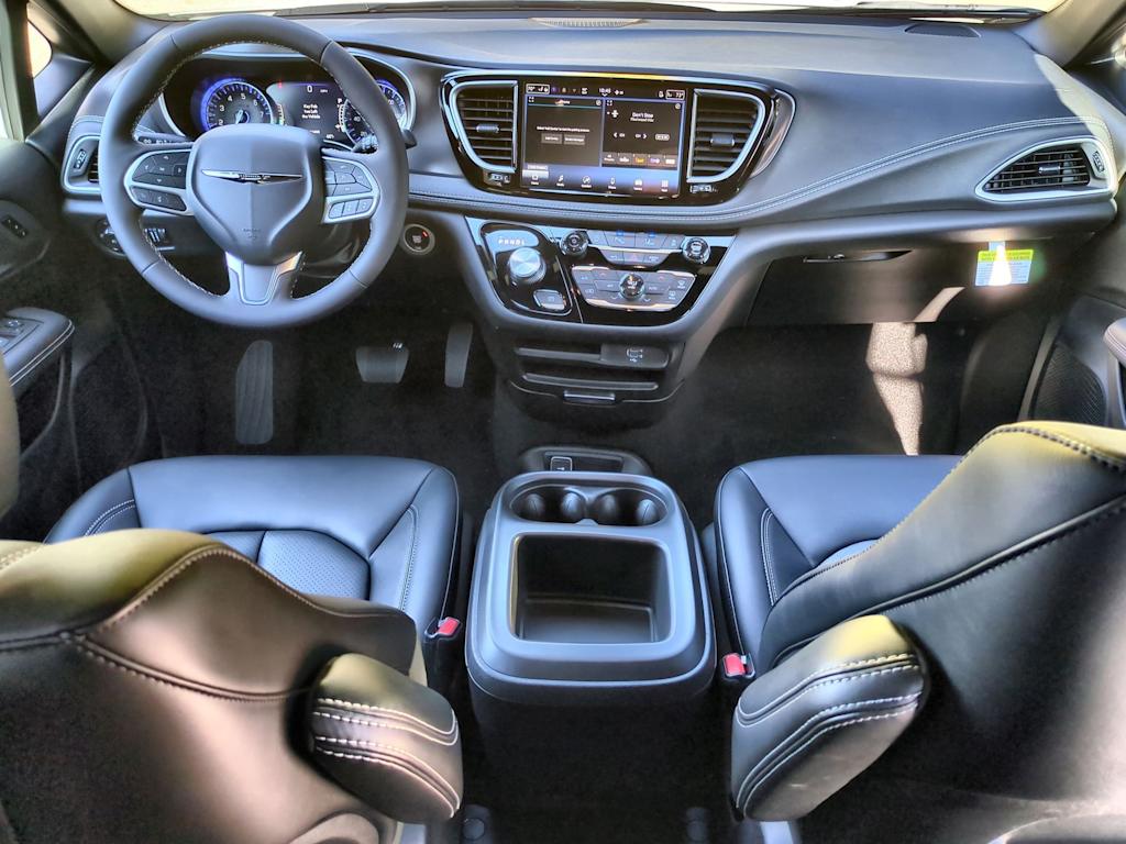 Thumbnail: 2026 Chrysler Pacifica - 9