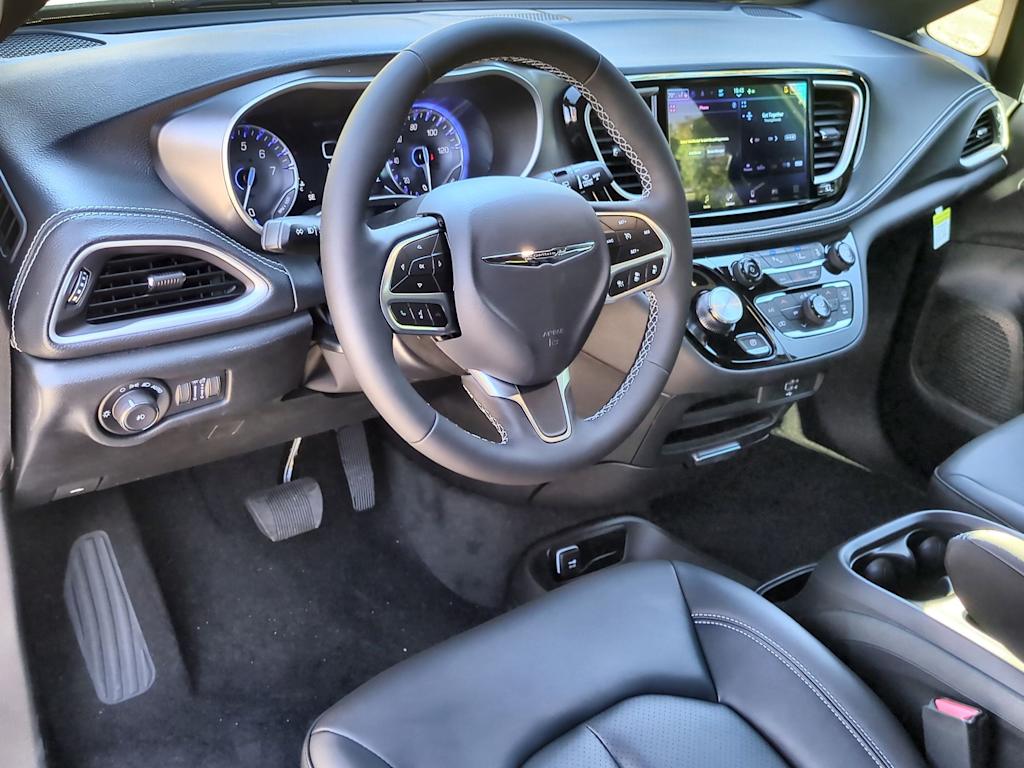 Thumbnail: 2026 Chrysler Pacifica - 2
